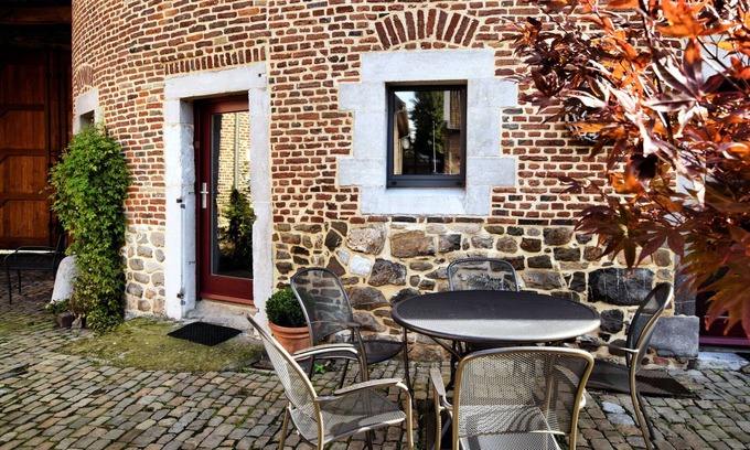 Richelle House | Nice apartments in a monumental square farm.