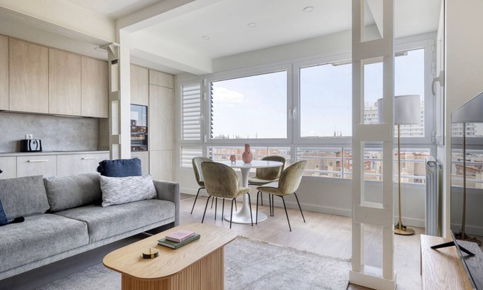 Hispanoamerica Apartment | Nice Bernabéu 2BR w/Rooftop Pool & Doorman, by Blueground
