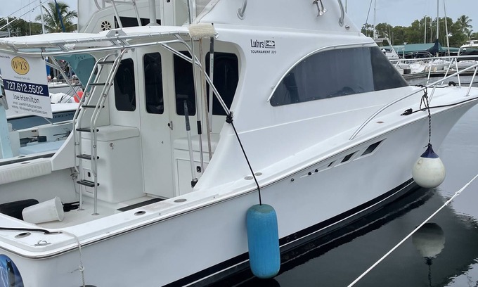 Key Largo Boat Rental | Nice boat on the water in key largo