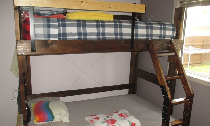 Whitehorse House | Nice Bunk Bed, walk to village center