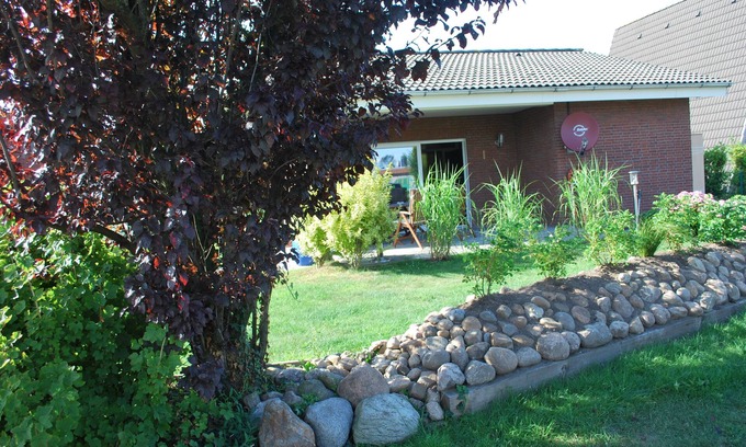 Neufeld House | Nice cottage on the dike