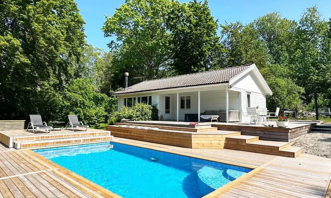 Byxelkrok House | Nice cottage with pool and sea view near Byxelkrok | SE04051