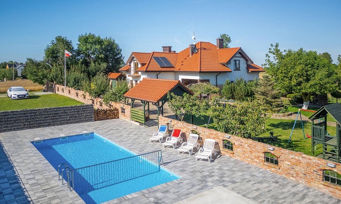 Darlowo House | Nice home in Darlowo with WiFi