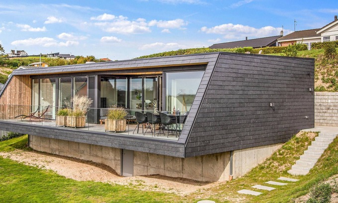 Egsmark Strand House | Nice home in Ebeltoft with kitchen