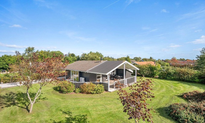 Pøt Strandby House | Nice home in Juelsminde with WiFi