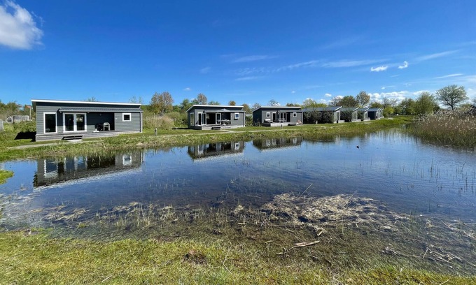 Lauwersoog House | Nice home in Lauwersoog with kitchen