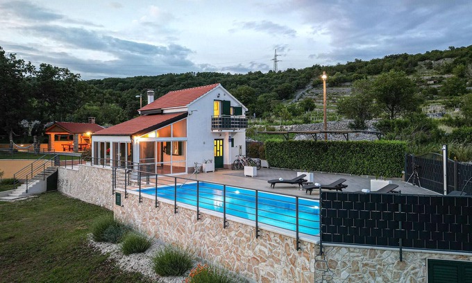 Lovrec House | Nice home in Medov Dolac with sauna