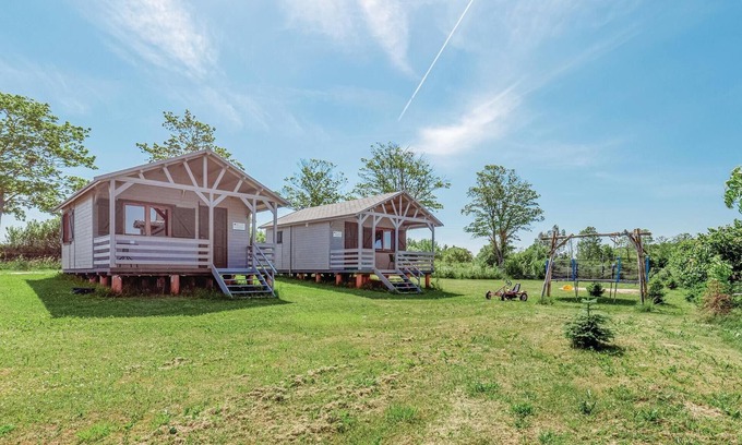 Mscice House | Nice home in Mscice with WiFi