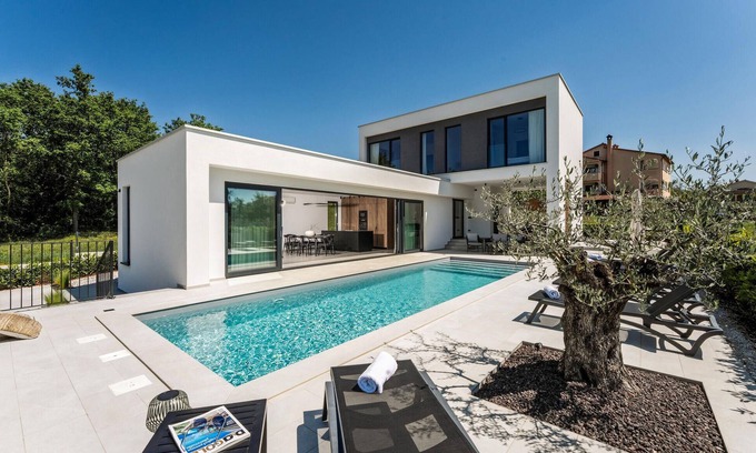 Mugeba House | Nice home in Porec with WiFi