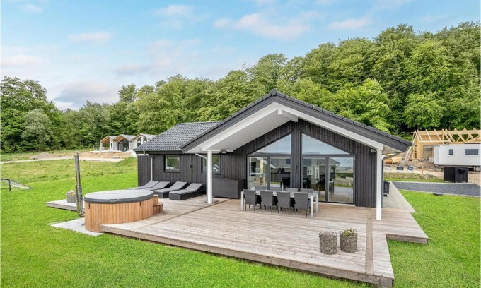 Sjølund House | Nice Home In Sjølund With Wifi