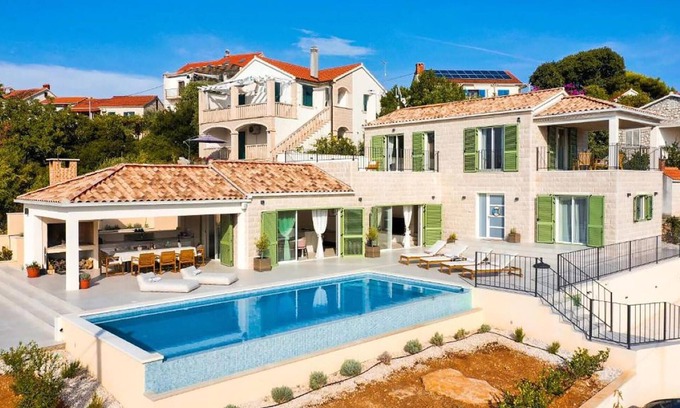 Splitska House | Nice home in Splitska