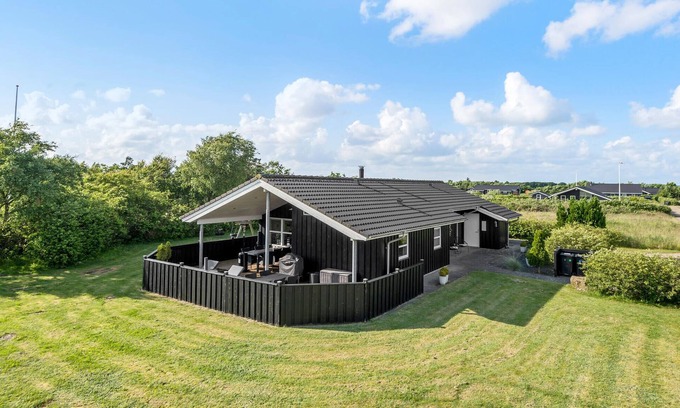 Skaven Strand House | Nice home in Tarm with sauna