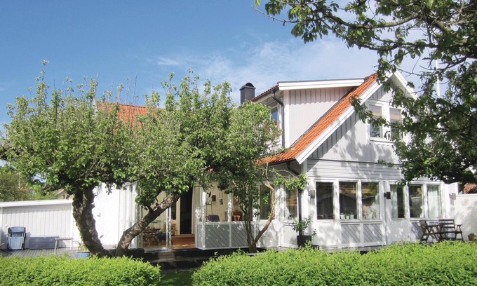 Vastra Frolunda House | Nice home in Västra Frölunda with WiFi
