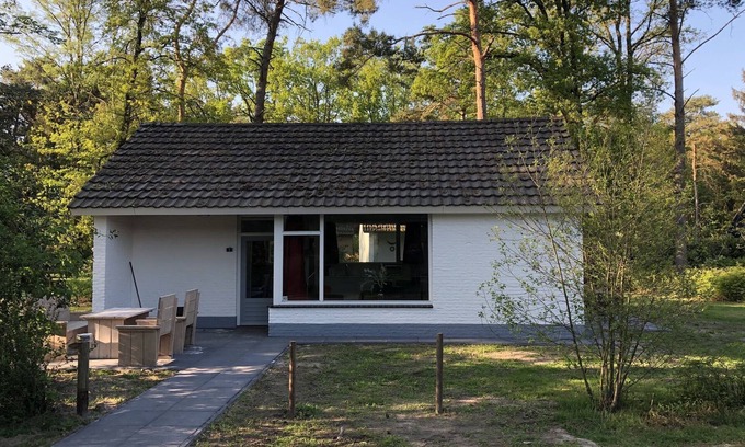 Stramproy House | Nice house with a microwave, located near a pond