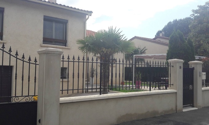 Castelginest Villa | NICE HOUSE WITH GARDEN TOULOUSE CASTELGINEST OCCITANIE