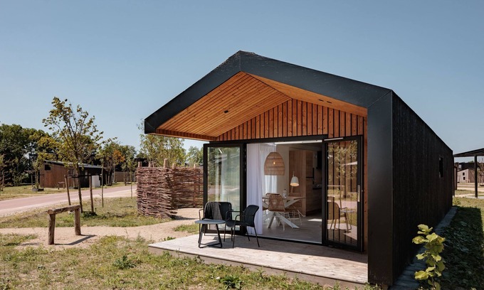 Municipality of Brielle House | Nice lodge with a roof window on the Brielse Meer