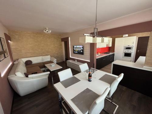Liptovsky Mikulas Apartment | Nice Place, Podbreziny