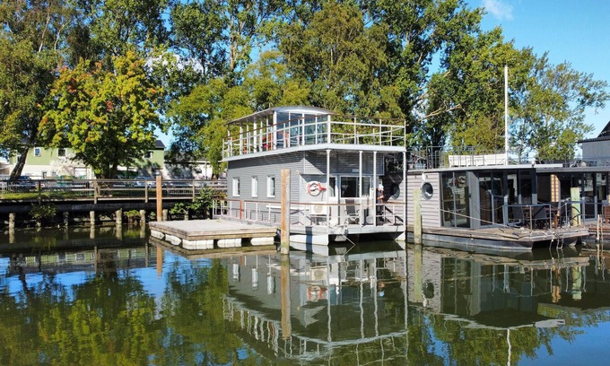 Lundby Boat Rental | Nice ship in Göteborg with sauna