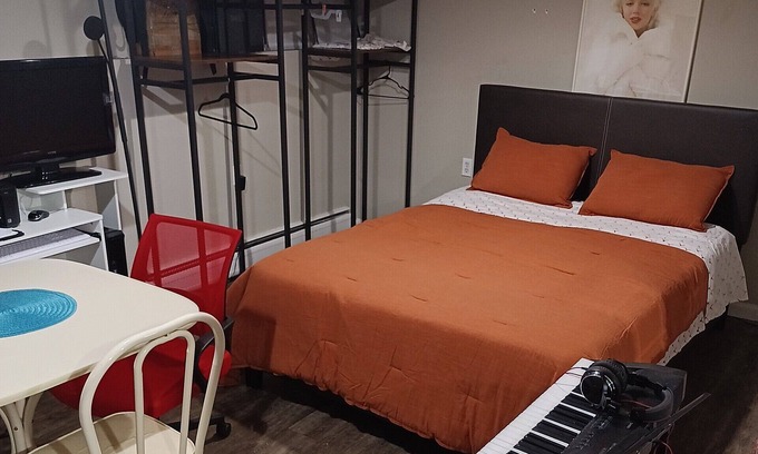 Fair Lawn Apartment | Nice Studio Basement apartment. . FREE PARKING!