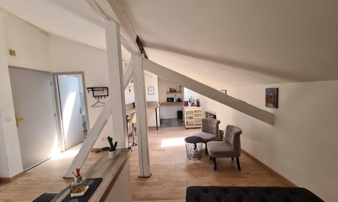 Marengo - Jolimont Apartment | Nice studio under the roof ideal for 2 in Toulouse