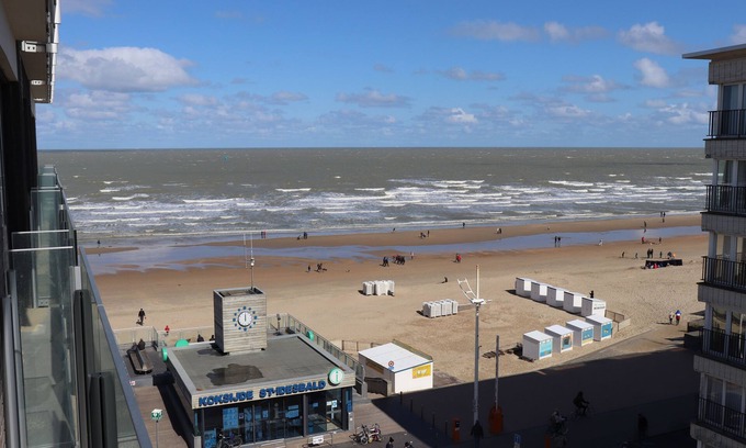 Sint-Idesbald Apartment | Nice studio with lateral sea view right at the beach