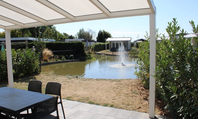 Lathum House | Nicely located by a cozy pond.