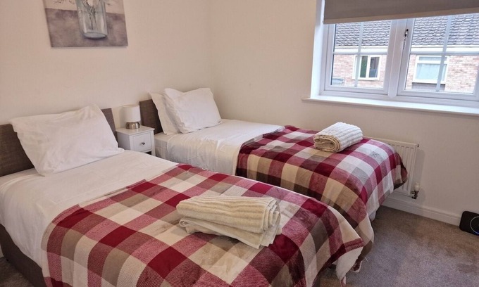 Little Hay House | NightRest Homes Orchid NEC Free Parking 2 Toilets