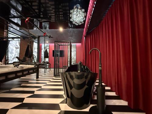 gmina Parzeczew Apartment | Nikisz Red BDSM