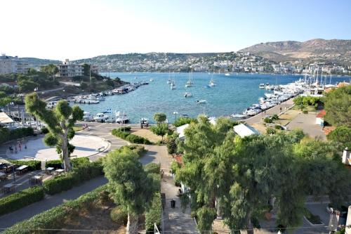 Porto Rafti Hotel | Nikolaki Rooms