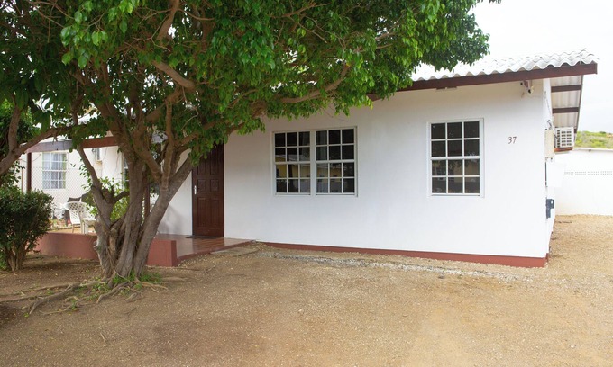Willemstad House | Ninchi Curacao Apartment, Home for families of many sizes to relax or have fun!