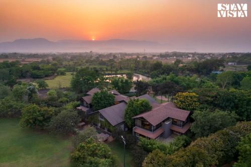 Karjat Villa | Nivaant Farms by StayVista - Green Retreat with Pool, Orchard, Jacuzzi & Gazebo