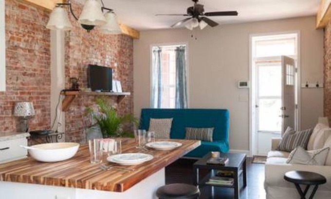 Southwest Garden Apartment | nLove Italian? You'll love 'The Hill' NBHD. Clean & cozy 1st fl apt