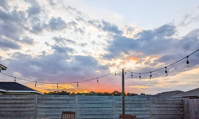 Newberry House | nLuxury Retreat with Hot Tub!