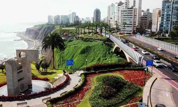 Miraflores Apartment | nModern Miraflores Apt with Balcony View of Puente Villena – Prime Location