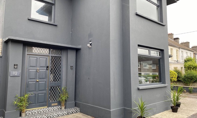 Claddagh House | * No 12 Boutique Guest House *Galway City, 6 bed/6 En-Suite