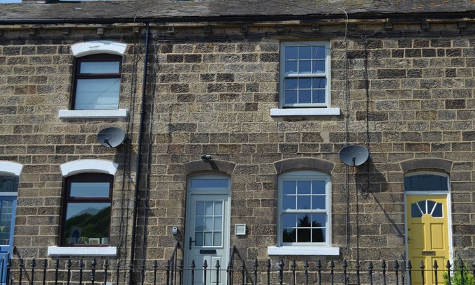 Embsay Cottage | NO. 4 EMBSAY, romantic, character holiday cottage in Embsay