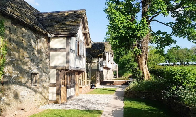 Kington House | No 4 The Threshing Barn, Penrhos Court