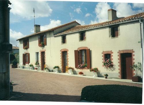 Moutiers-sous-Argenton House | No 5