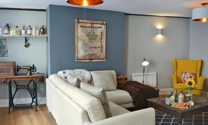Pentrefelin House | No 5 @ Ginhaus