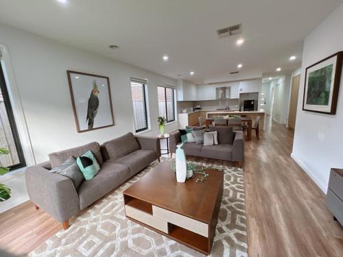 Wollert House | No 7 Wollert Big & Bright modern 4BR House