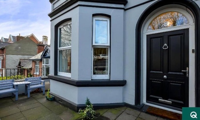 Londonderry Villa | No 8, Lawrence Hill