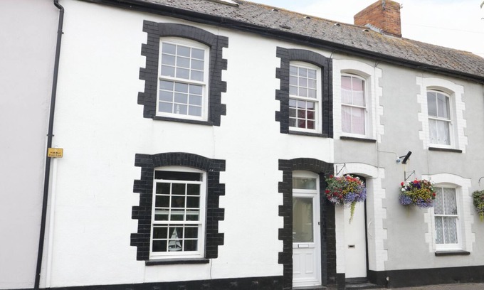 Watchet Cottage | NO 9, pet friendly, with a garden in Watchet