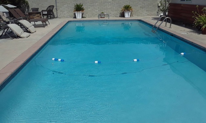 North Hollywood House | No.Ho. Pool House Suite & Private Bdrm 2ba!.