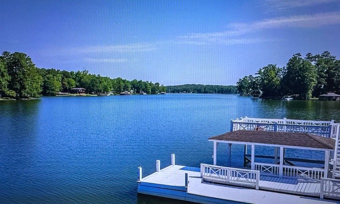 Fortson House | No lake views from Oct 27 - Dec 6th Power Company water drawdown for maint.