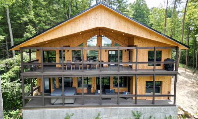 Rogers House | No Place Like Home | Private Bar| Views|XL Hot Tub