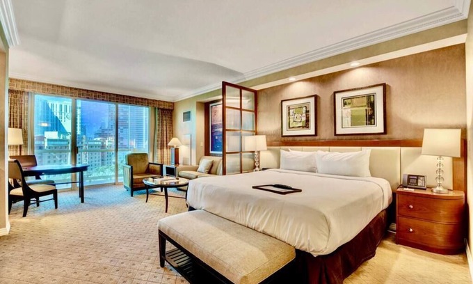 Las Vegas Condo | No Resort Fee ! Balcony Strip View Suite - Pool