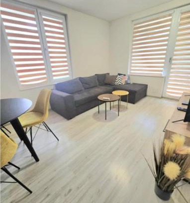 rayon Triaditsa Apartment | No Rules Residences