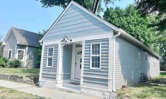Noblesville House | Noblesville Gem Near Music, Shops & History
