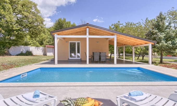 Valtura House | Noelene - Cozy house, Private Pool, BBQ, Quiet area, Privacy