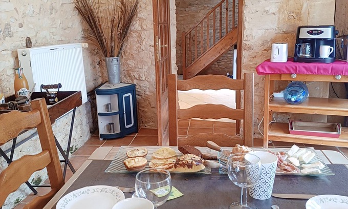 Journiac Bed & Breakfast | Noha e Majofa, suite convertible into family room in Périgord